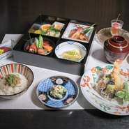 新鮮な旬の味覚を味わうお弁当に、お造りと天ぷらが付いた大変人気の御膳です。