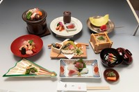 お客様のお好みや会食の趣旨に合わせた献立でご用意。その日仕入れた特選食材と、旬の美味しさに拘った自慢の逸品を、贅沢にご堪能いただけます。
大切な記念日や祝席に、是非ご利用くださいませ。
