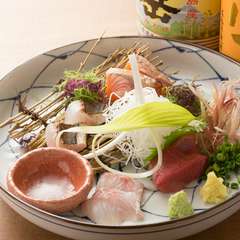 鮮度のいい旬の魚だけを提供している『刺身の盛り合わせ』