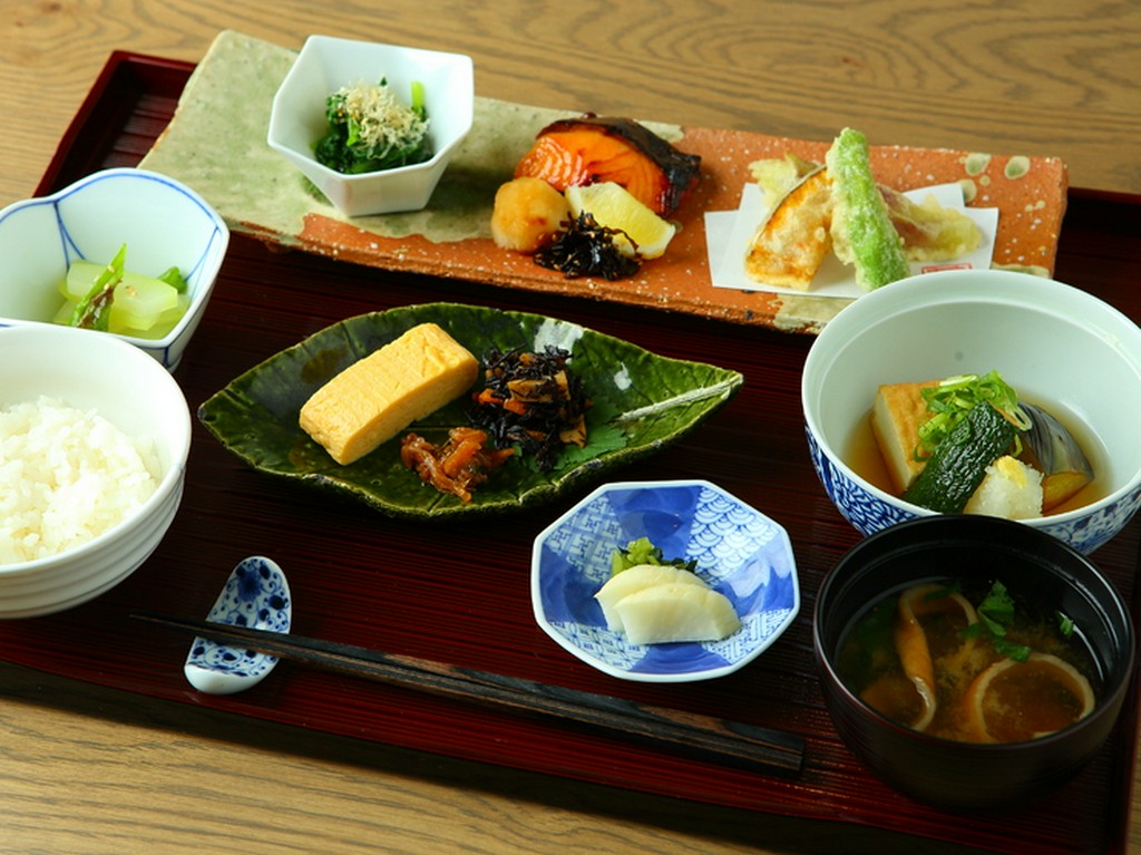四季折々の品々が一度に堪能できる『すずな御膳』