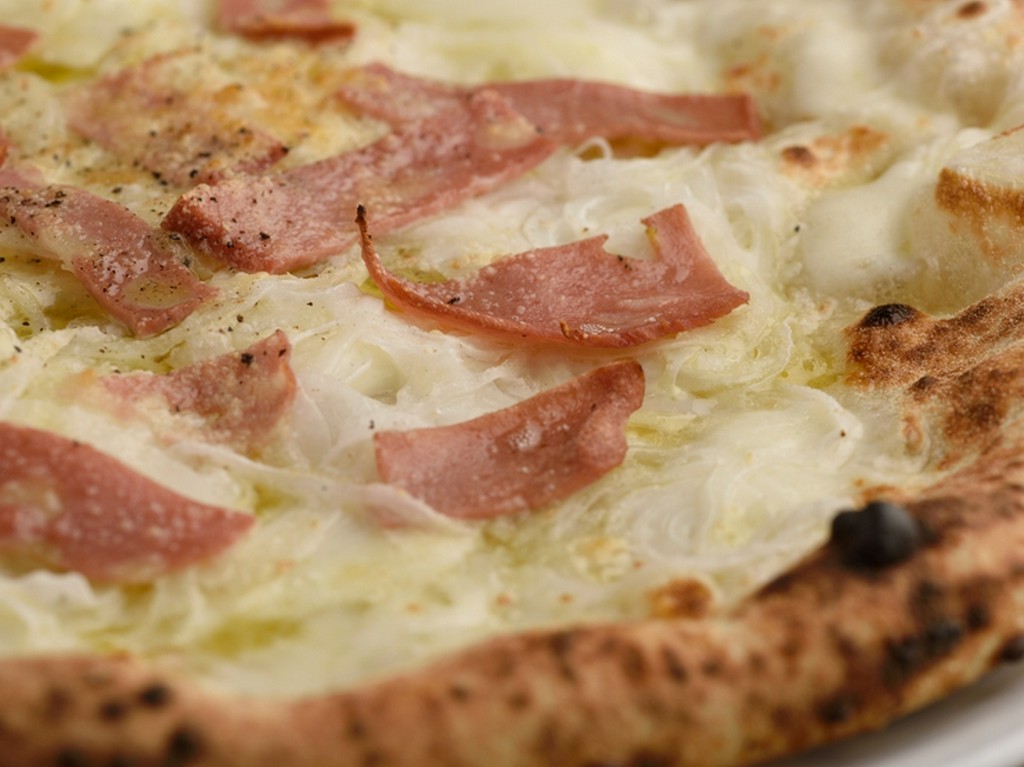 小麦、チーズとイタリアの食材にこだわり、本場の味を再現