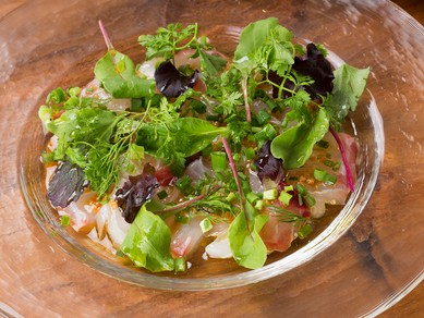 『本日のカルパッチョ』は新鮮な魚介類と珍しい野菜に注目！
