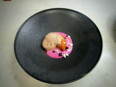 料理にメリハリを。変化にとんだ食器も重要な演出の一要素