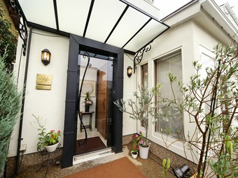 鎌倉散歩の途中で立ち寄るのにぴったりのロケーション