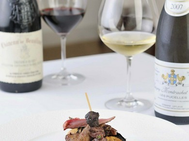 ワインの種類は豊富に取り揃えております。