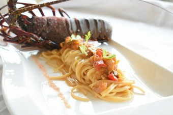 本日解禁！鴨居漁港の直丸さんより伊勢海老半身コース