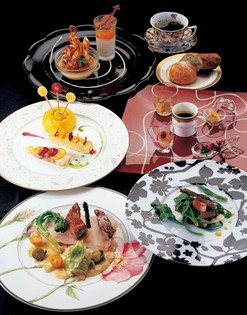 自らの足で漁港や畑を回り、食材を仕入れることが日課