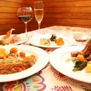 価格は控え目ですが、ディナーと同等の食材が使われています。手間を惜しまずつくられるランチコースは、「フランス料理は敷居が高い」と思っている方はぜひ。※画像は一例。季節に応じて変更。