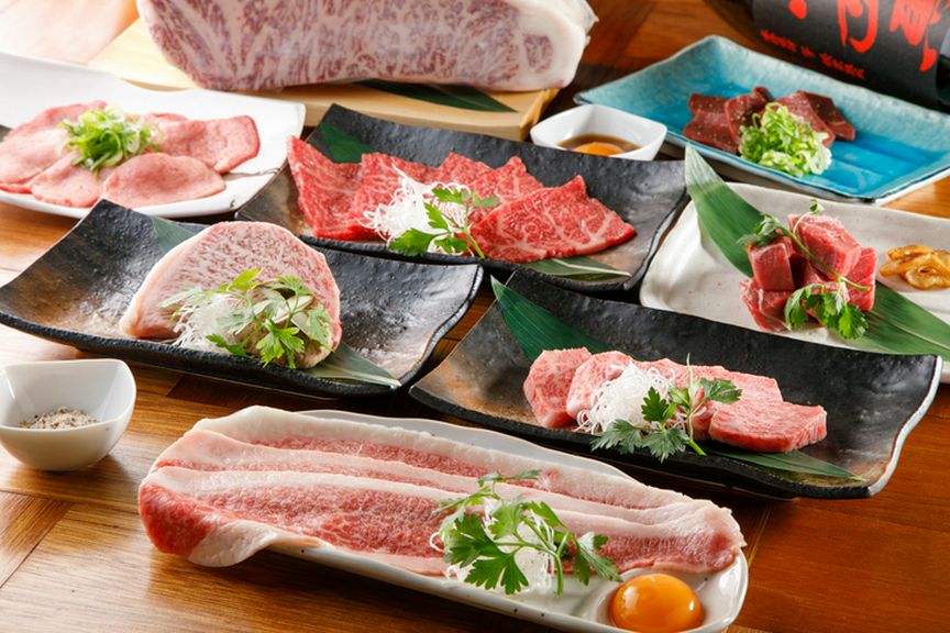 今年の忘年会は【りゃんけ】で美味しい肉をお腹一杯堪能!