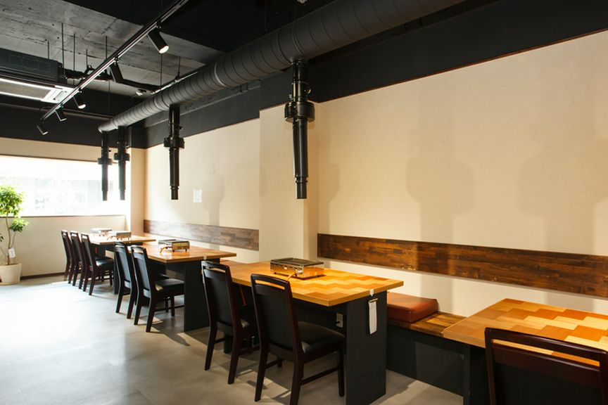 コース料理は4名から。貸切は25名〜40名まで相談可能