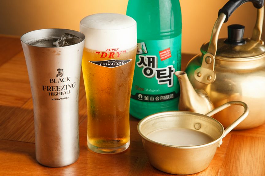 コース料理は全て飲み放題付きで、リーズナブルな設定