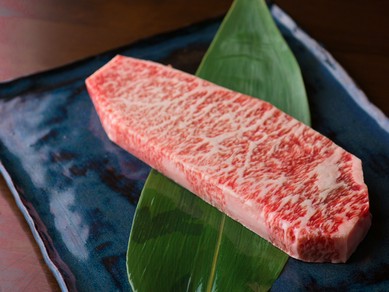 口の中でジュワっと旨味が広がる『伊萬里牛サーロイン』