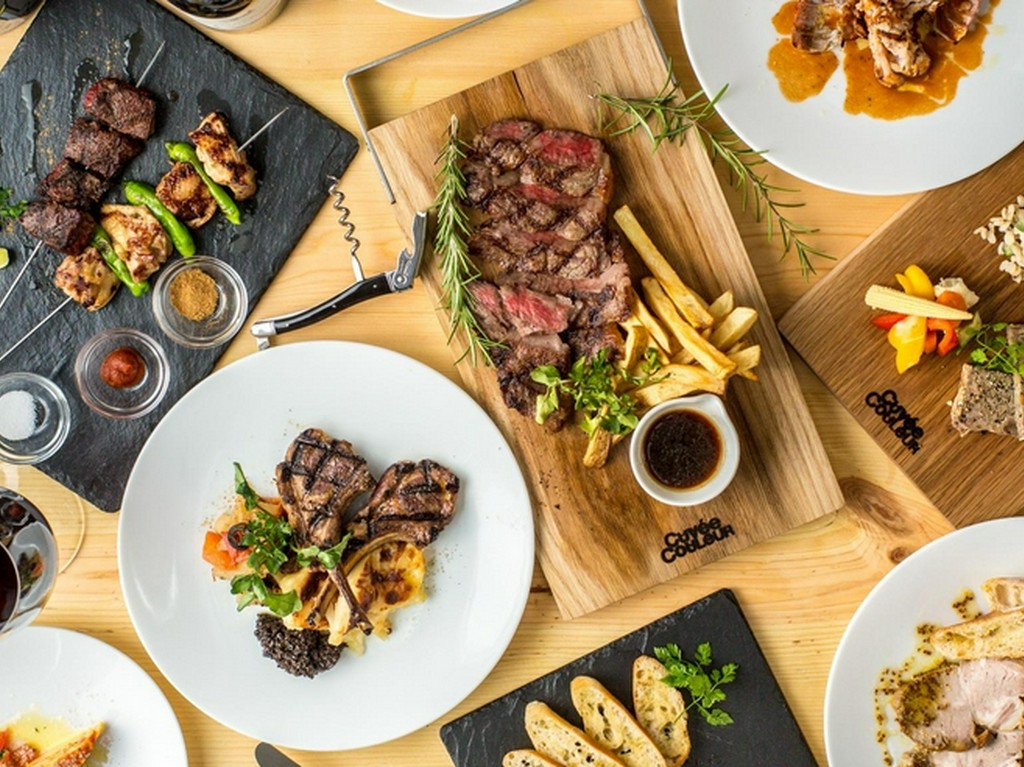 極上の肉とワインを囲んで過ごす、背伸びをしない大人の遊び場