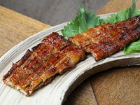 希少な天然ものを優れた焼きで味わえる『天然鰻　蒲焼』