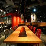 2名用のテーブル席、最大6名まで使えるボックス席、10名の長テーブル席など多様なバリエーション。目的に合わせて、最適なシートで焼肉を堪能できます。