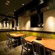 店の奥側には、最大10名まで使える個室も完備。絶品の肉を、プライバシーにも気を使えず堪能できる個室は、接待会食など、大切な晩餐に相応しい空間です。