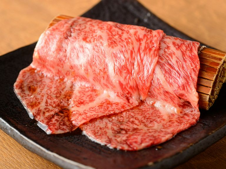 店のスタイルに合わせ、脂が軽い雌牛を一頭買い