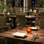 誕生日や記念日などには、事前に相談すればオリジナルのケーキを用意してもらえます。もちろん、サプライズプロポーズなどにも対応可能。一生に一度、心に刻み込むディナータイムを過ごしましょう。