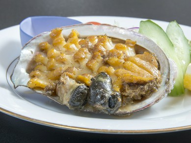 ふんわりとした柔らか食感が魅力『活あわびバター焼き』