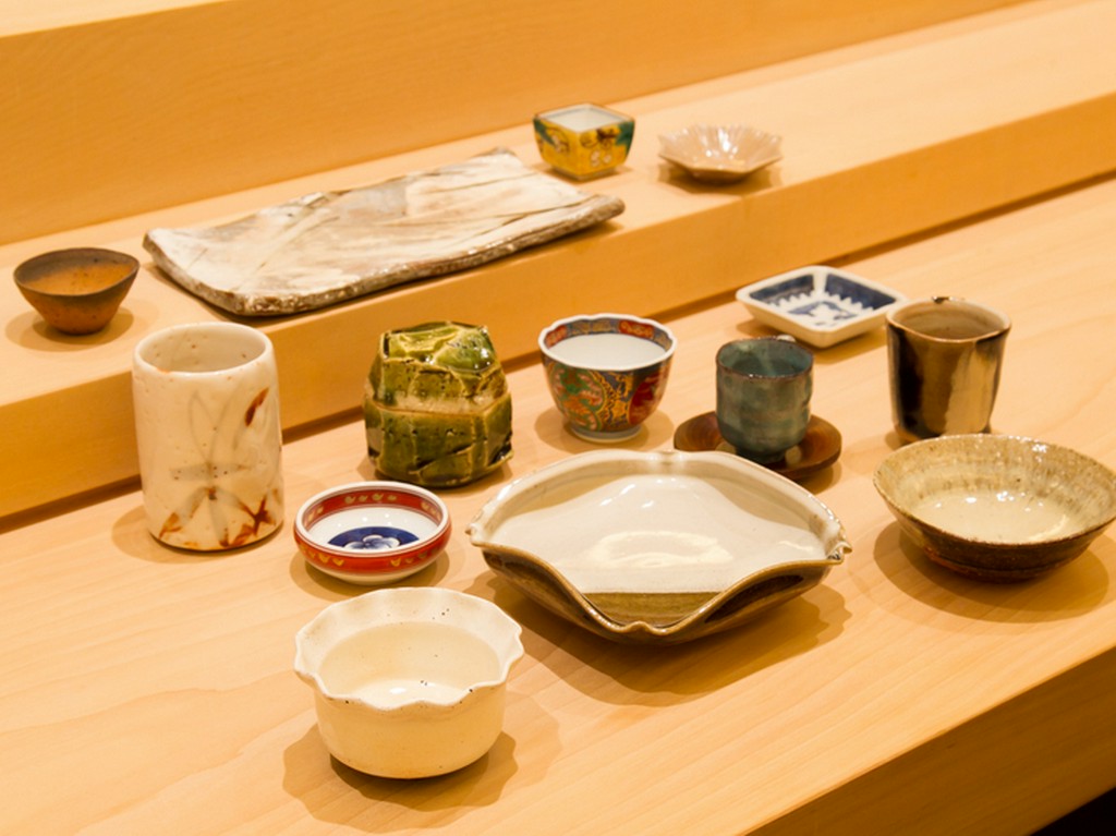 店主が長い時間をかけて揃えてきたこだわりの器たち