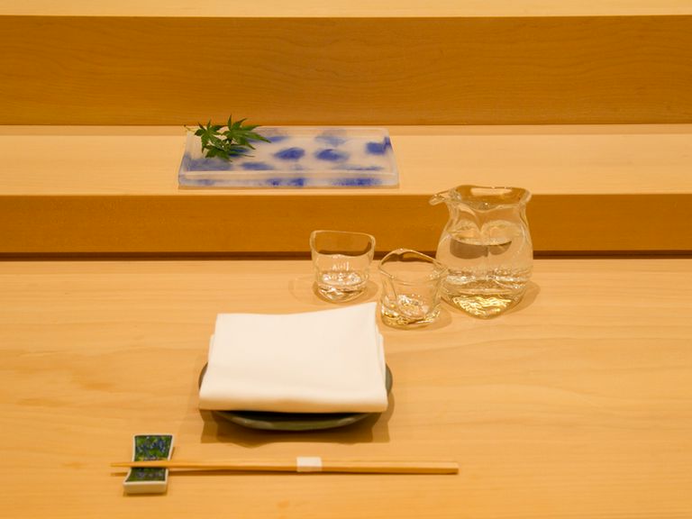 日本酒は地元の銘柄を中心に、季節の物などもご用意