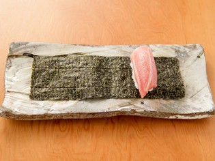 上質な美味しさ『鮪』を、焼のりで巻いていただく逸品