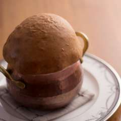 生地の中に優しい味が詰まっている『森のきのこのパイ包みスープ』