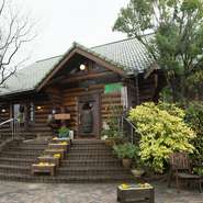 お店がわざわざ来ていただくような場所にあるので、ご来店くださったお客様に対して喜んで帰ってほしいと思っています。「いらっしゃいませ」から「ありがとうございました」まで、可能な限りの対応をしています。