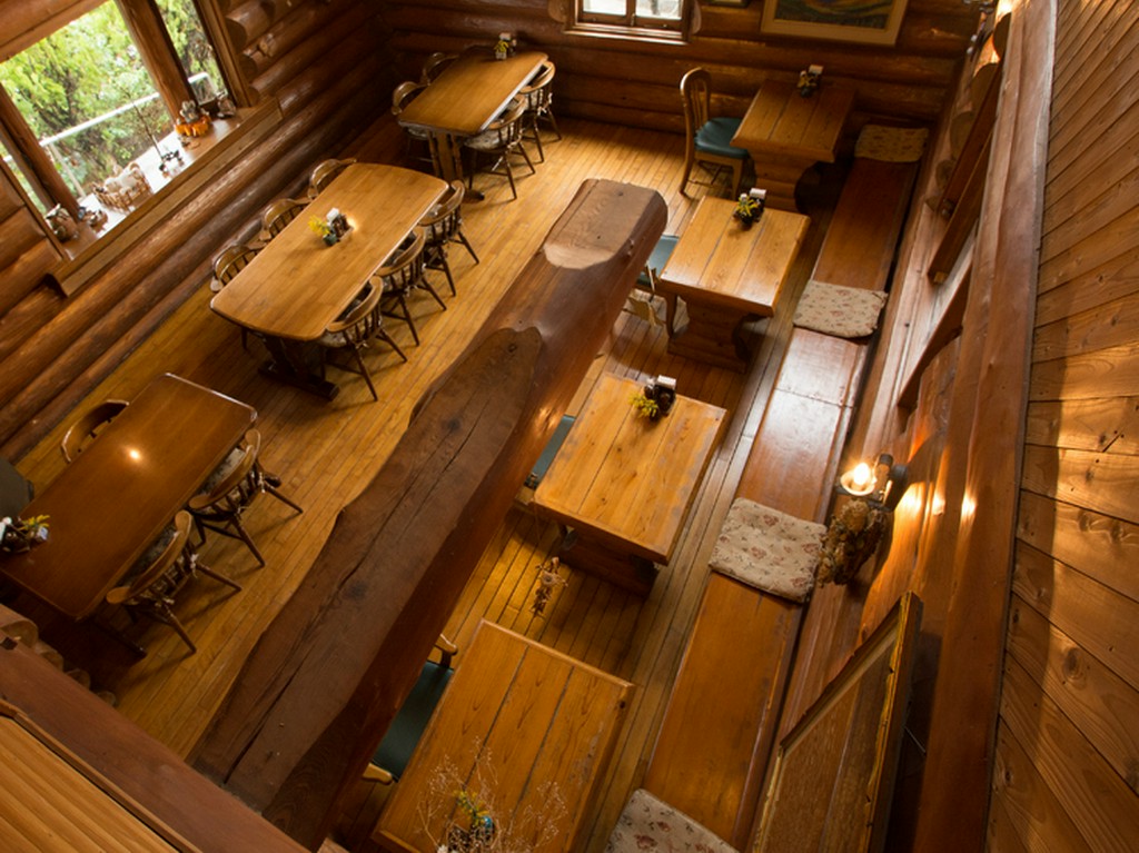 自然を満喫しながら料理を味わえる店