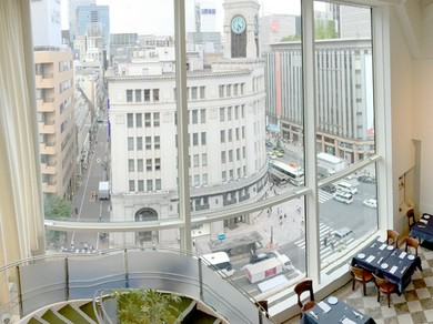 【銀座駅徒歩１分】吹き抜けの大きな窓と螺旋階段にときめき