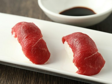 その日のおすすめ肉をお寿司にした、なかなか味わえい逸品の　『肉寿司』