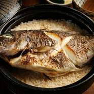 当店では厳選食材を使用した海の幸、山の幸コースを厳選したお酒と共にお楽しみ頂けます。和牛肉寿司や権兵衛の鍋が楽しめる飲み放題付コースは3500円～ご用意。お値段に合わせてお選び頂けます。