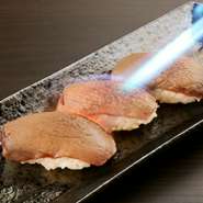 馬肉の美味しさを、ダイレクトに愉しめる『熊本桜肉炙り寿司』