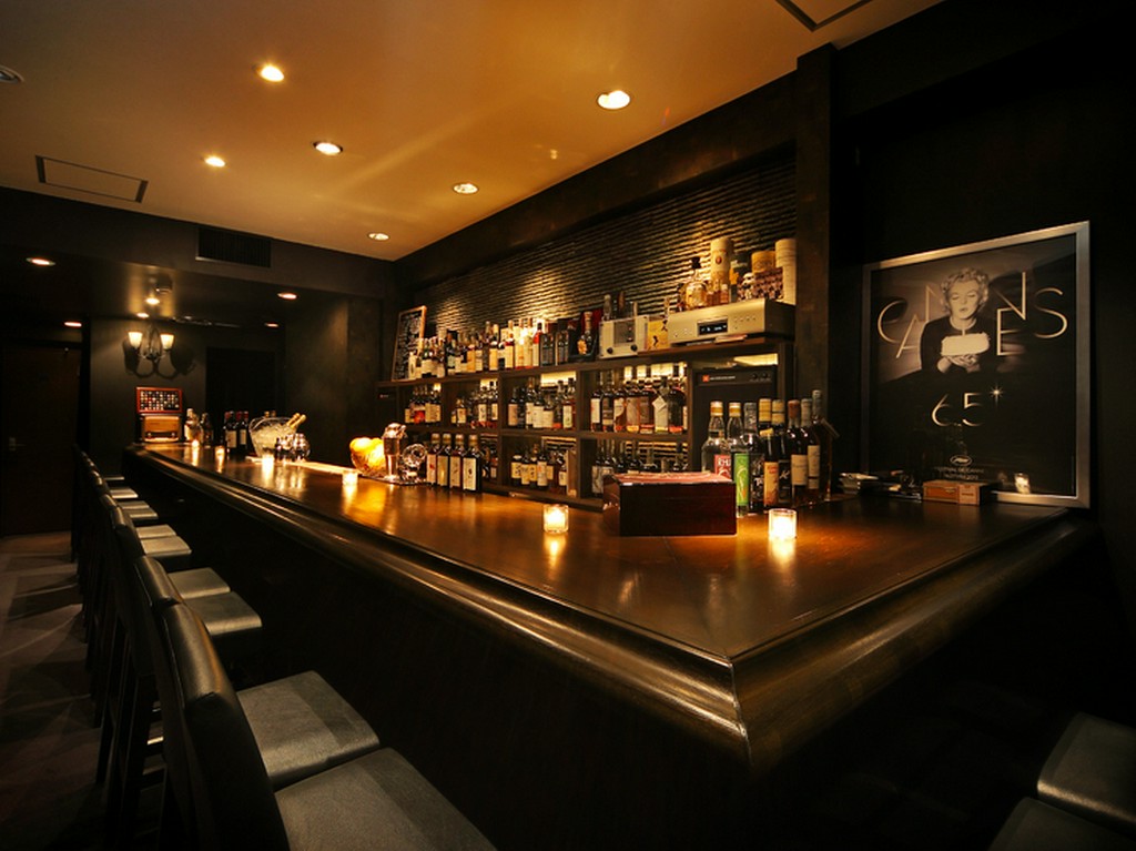 洗練された雰囲気の中、美酒に酔いしれる夢のような時間