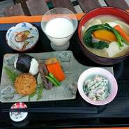 熊本の郷土料理「だご汁」をお楽しみ下さい。