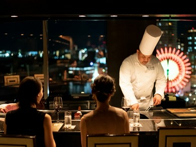 夜景と鉄板パフォーマンス