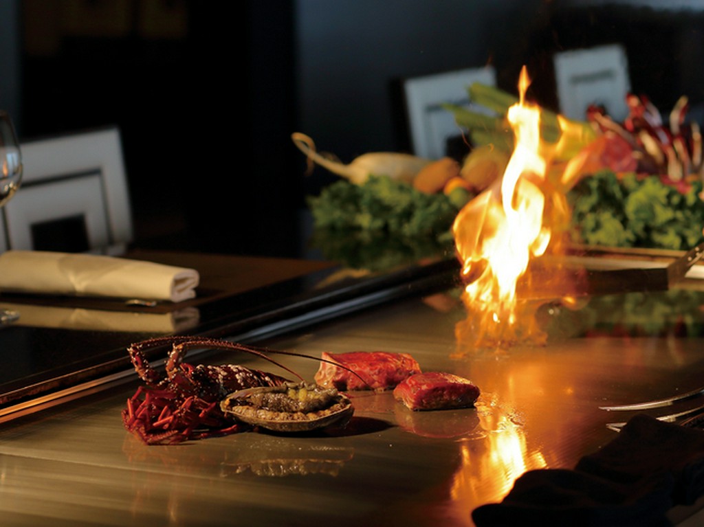 神戸ビーフをメインに、オリエンタルの“スペシャリテ”「鮑」を供す極上のコース