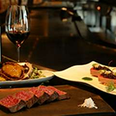 神戸ビーフ“シャトーブリアン”をはじめ、イセエビ、鮑、キャビアなどのプレミアムコース。