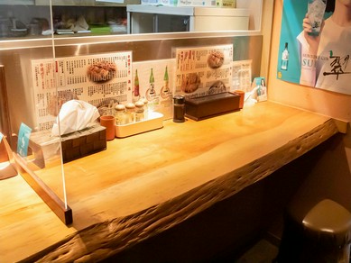 和風でオシャレな串焼き居酒屋で、カジュアルな大人デート