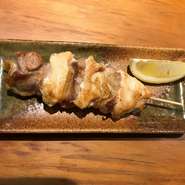 鶏肉の旨みが堪能できる『じとっこ串（宮崎地鶏）』