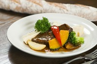 舌で溶けだすような『牛ホホ肉のやわらか煮』