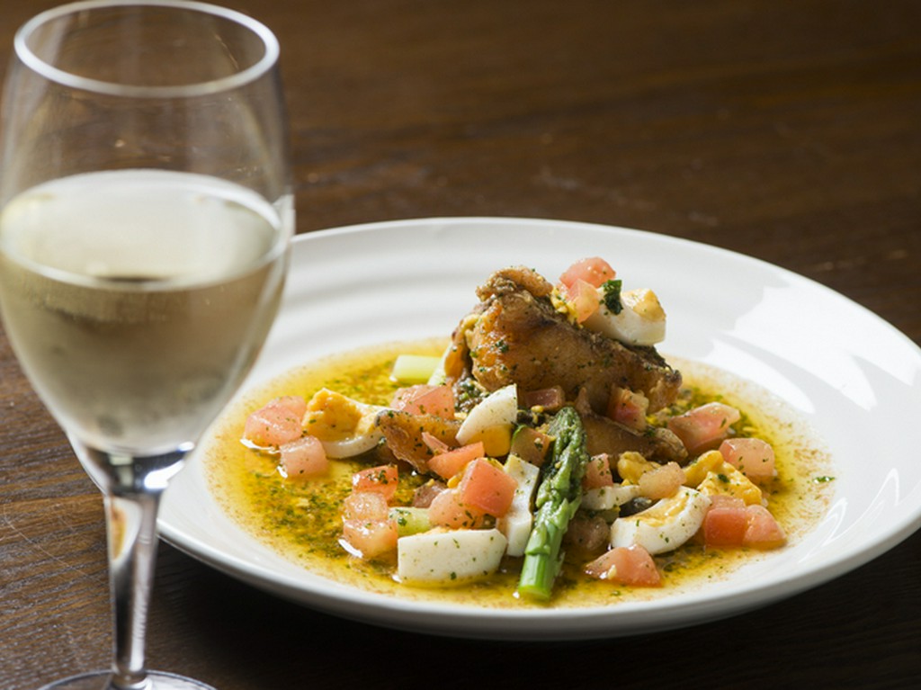 ほどけるような食感がバターとよく絡む『カマガリのムニエル』