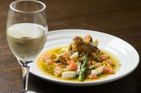 ほどけるような食感がバターとよく絡む『カマガリのムニエル』