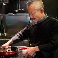 貴族社会が育んだフランス料理。その誇りは大切ですが、レストランはより身近で、より楽しい場であって欲しい。そのためにお客様の目線で料理やサービスを工夫しています。