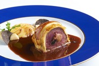 日本のフランス料理界の伝説的ひと皿『仔羊のパイ包み焼き“マリアカラス”風』