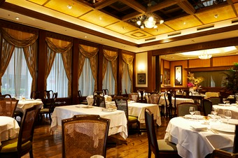 時代性を感じさせないアールデコ調の落ち着いた雰囲気