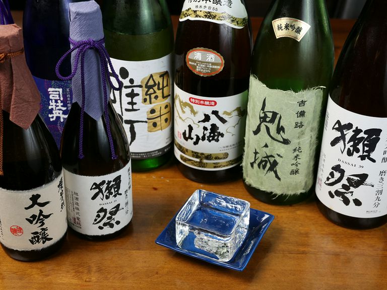 地元の人気の地酒「鬼城」も入荷。貴重な日本酒を楽しんで