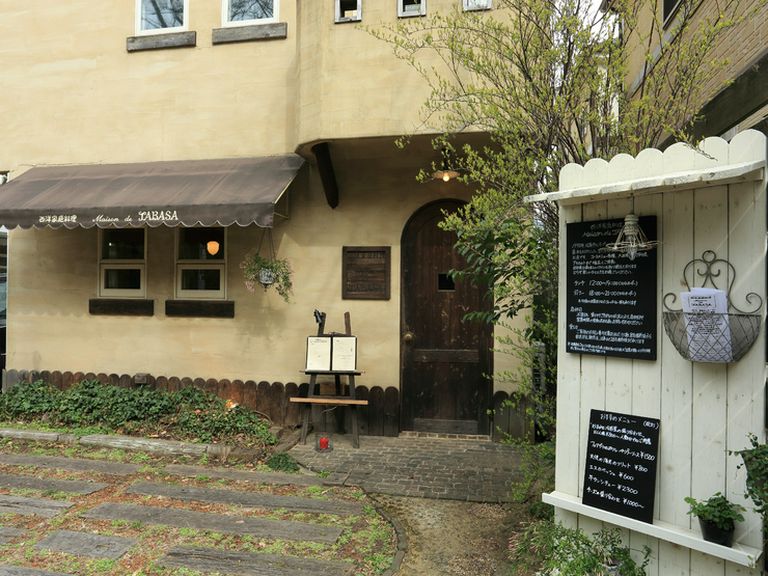 駅前の喧騒から離れた静かに佇む一軒家。お祝い事も家族貸切で!