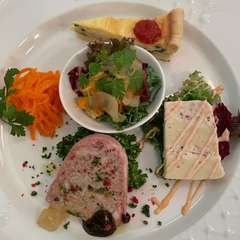 『冷前菜の盛り合わせ』　