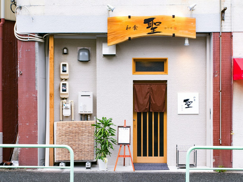 常連客たちからプレゼントされた大切な看板